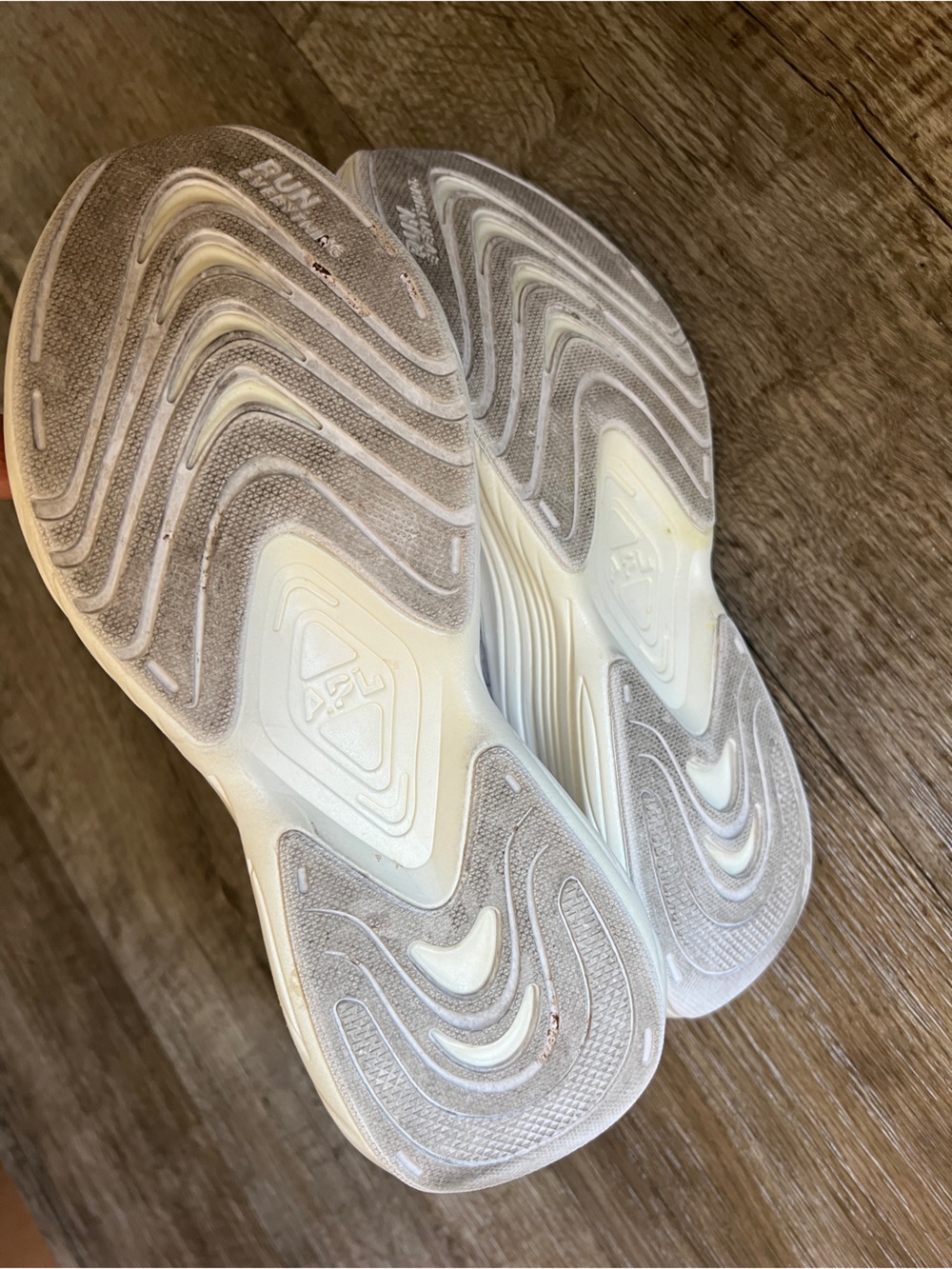APL Women’s Techloom Zipline in White - Picture 6 of 8